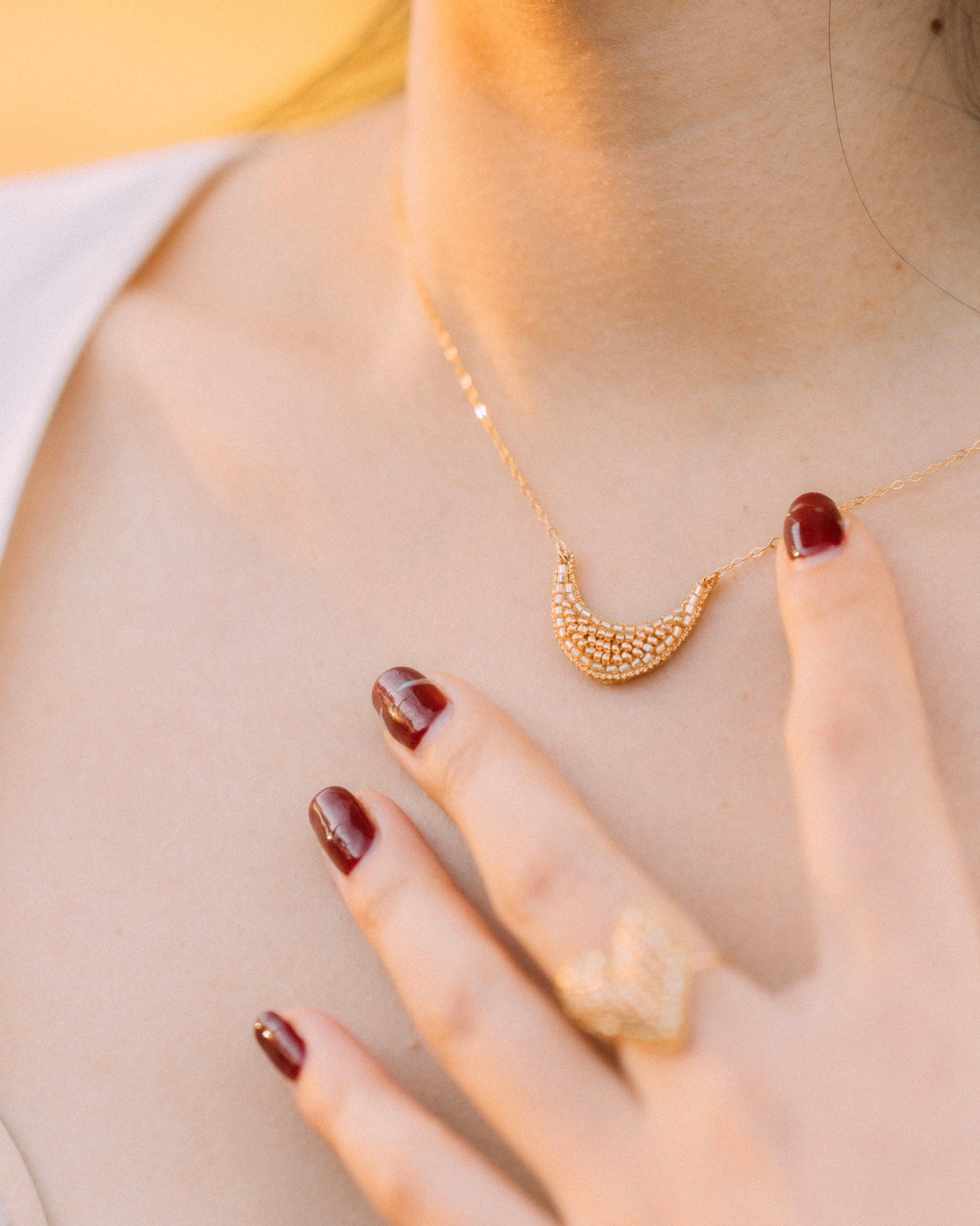 [Crescent Moon Necklace-gold] 