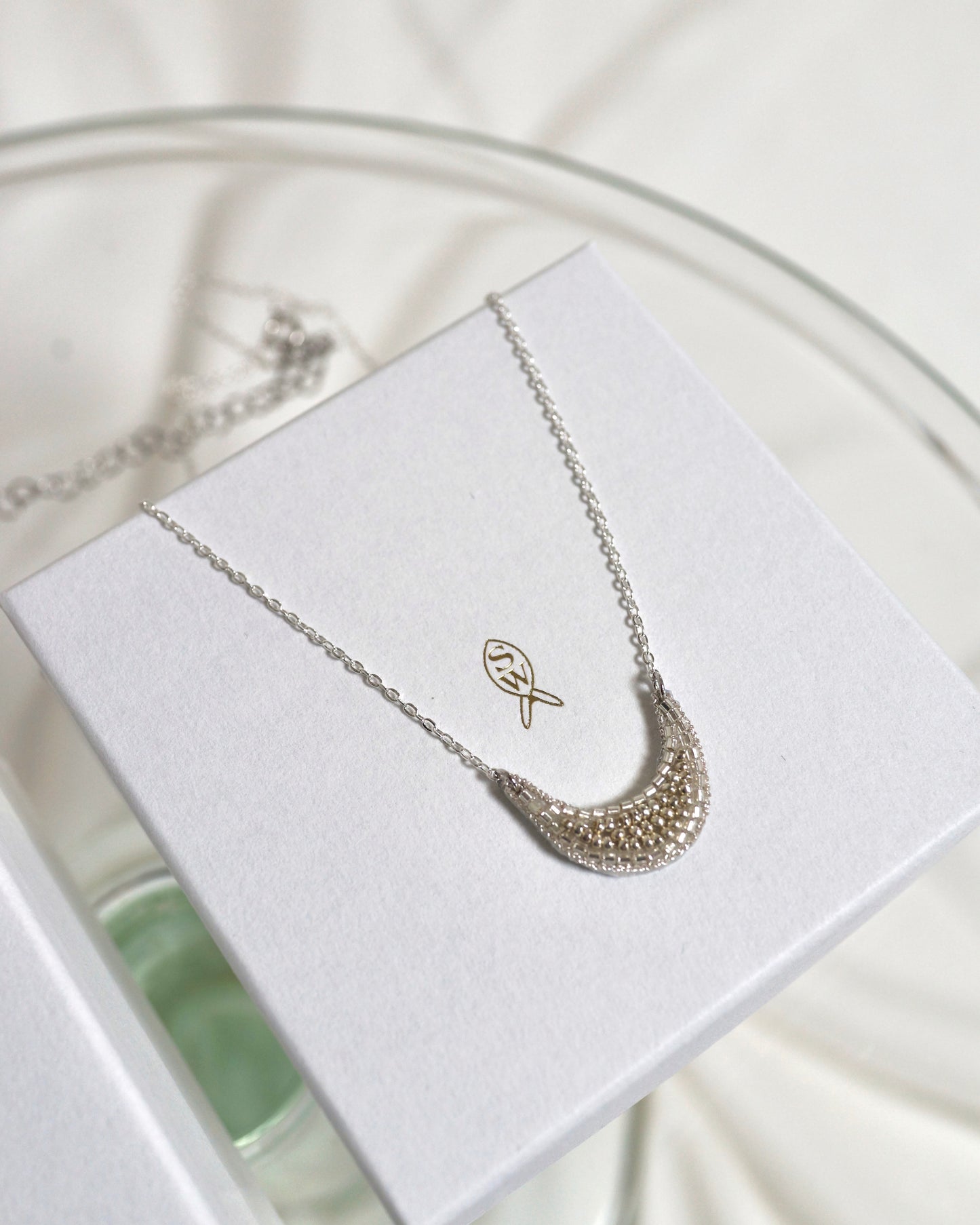 [Crescent Moon Necklace-gold] 