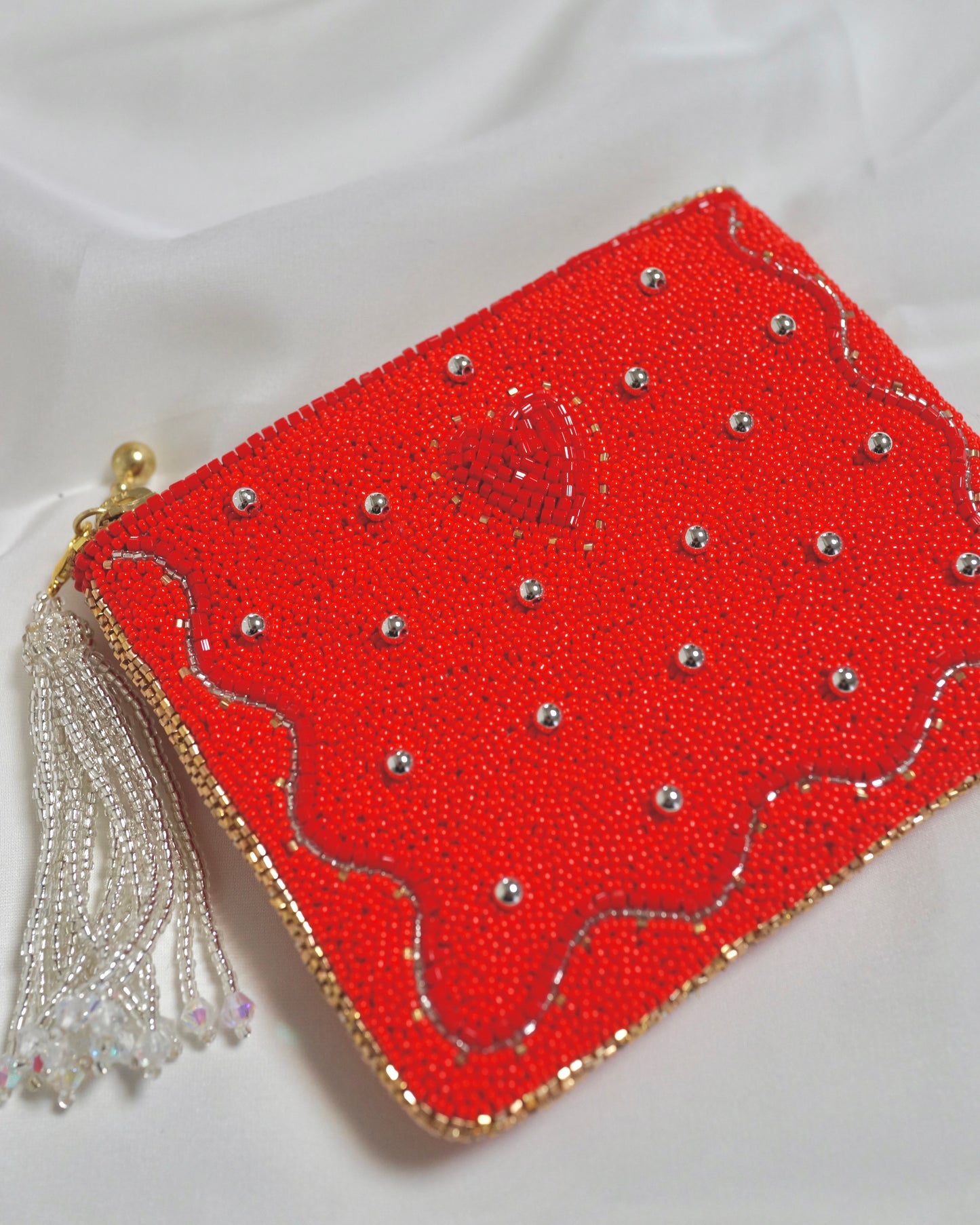 【総刺繍ポーチ/ Red】