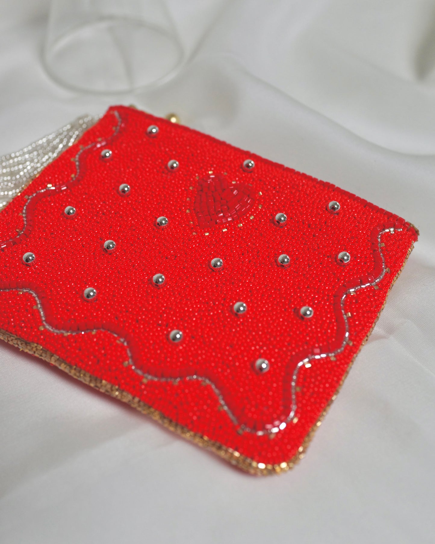 【総刺繍ポーチ/ Red】