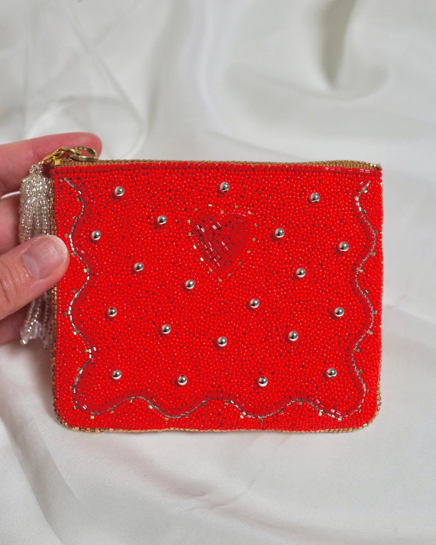 【総刺繍ポーチ/ Red】