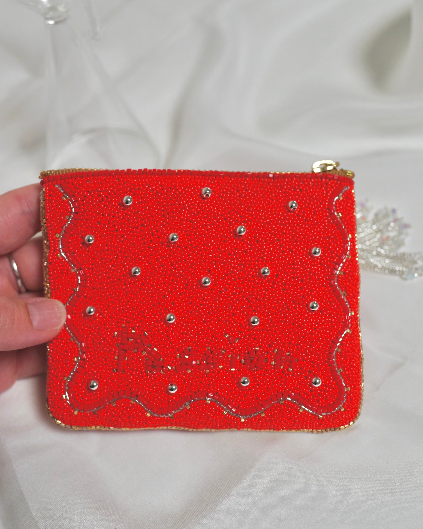 【総刺繍ポーチ/ Red】