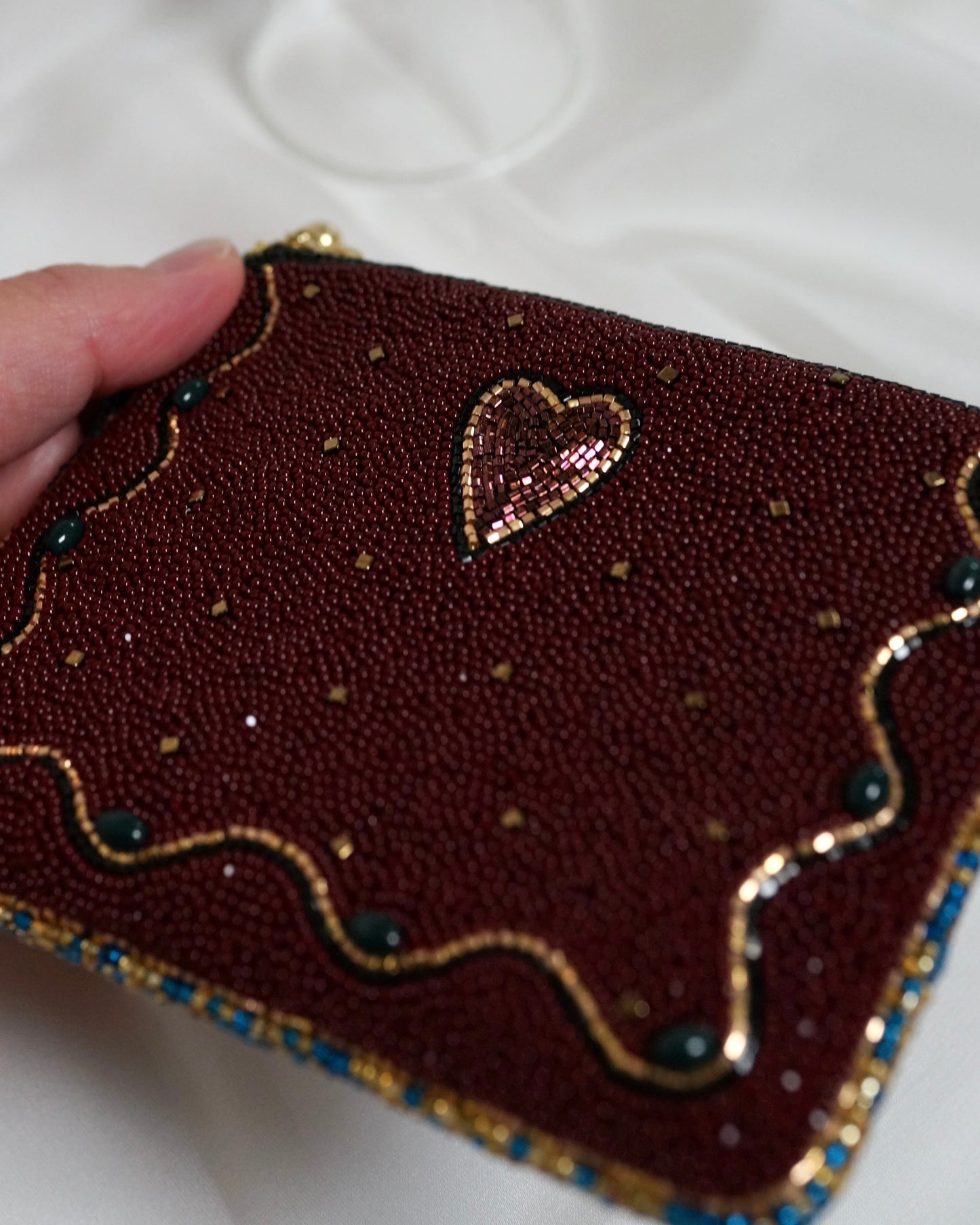 【総刺繍ポーチ/ Bordeaux】