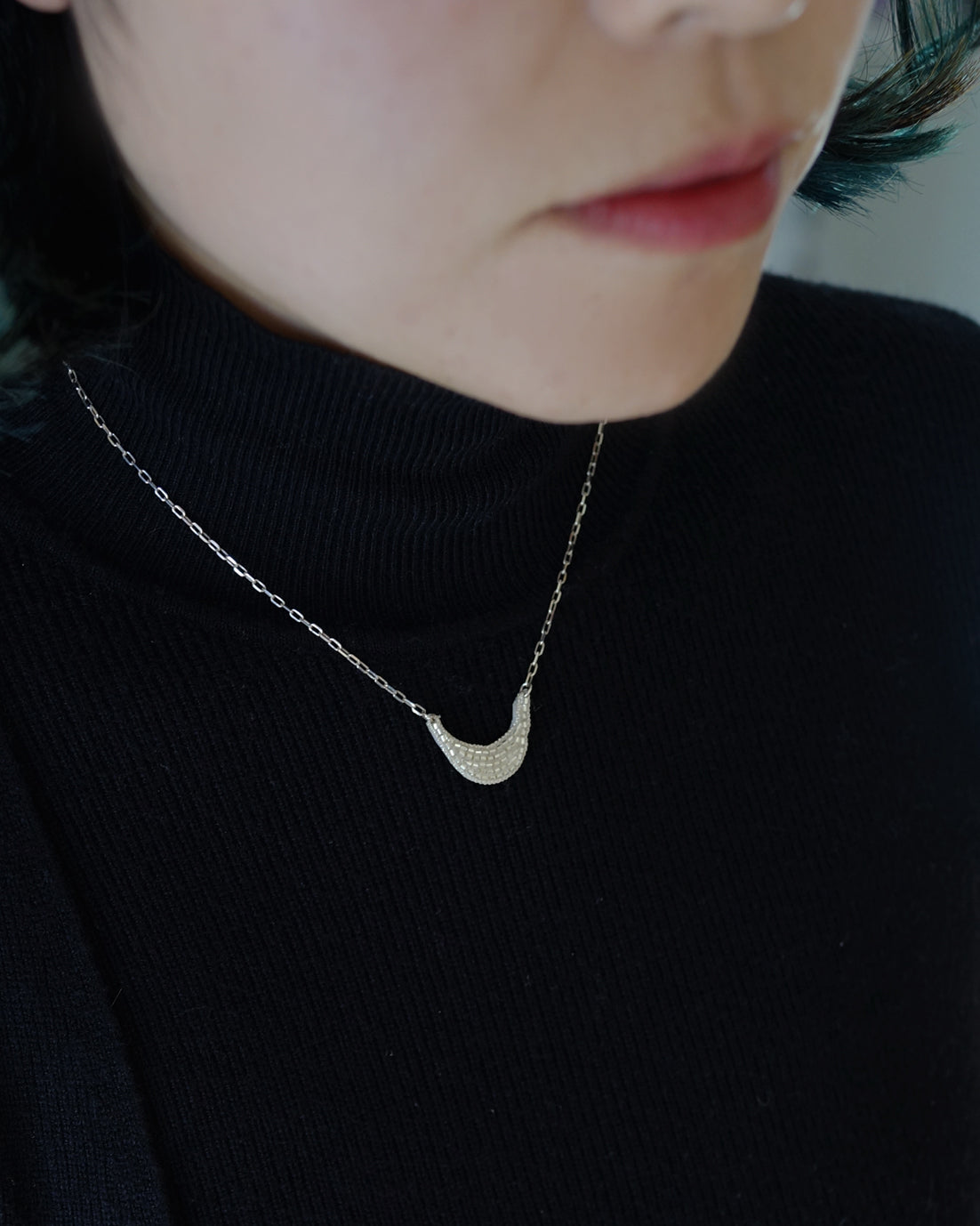 [Crescent Moon Necklace-gold] 