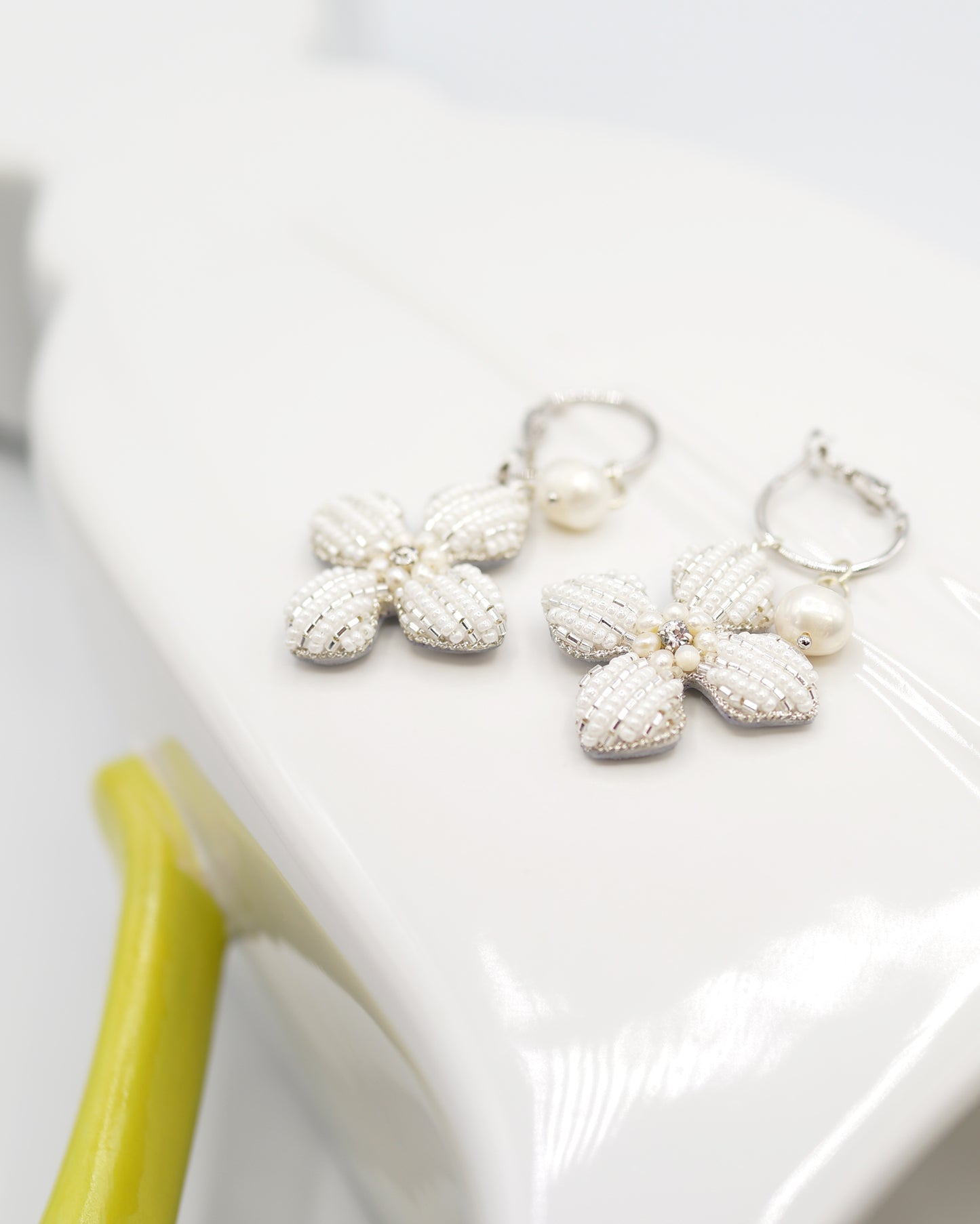 White flower Earrings